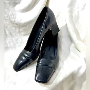 LOMA LEATHER SHOE SIZE 7 1/2” AA HEEL HEIGHT IS 2” INCHES. FOR ANY OCCASION..